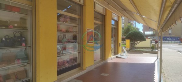 negozio in vendita ad Andora