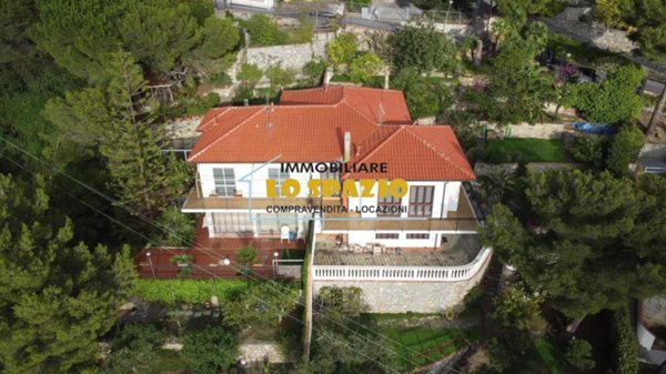 casa indipendente in vendita ad Andora