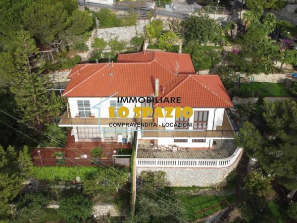 casa indipendente in vendita ad Andora