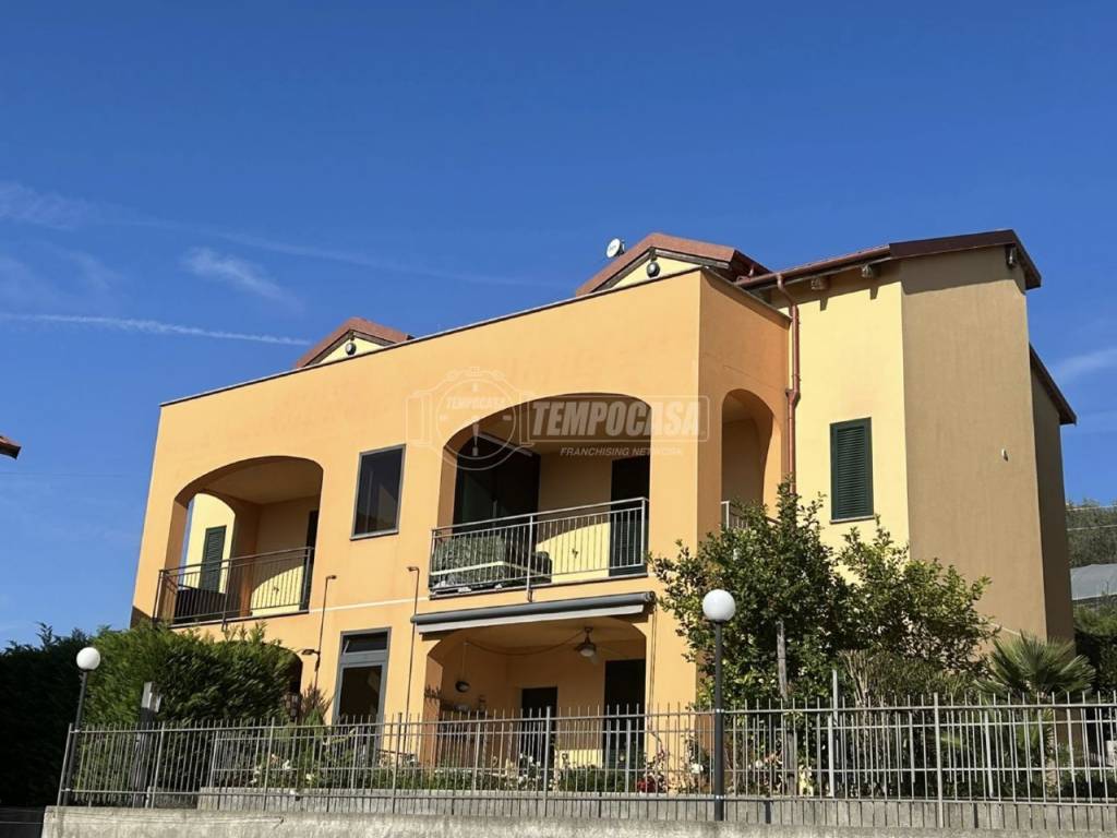 appartamento in vendita ad Andora in zona San Bartolomeo