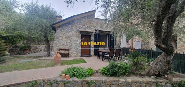 casa indipendente in vendita ad Andora