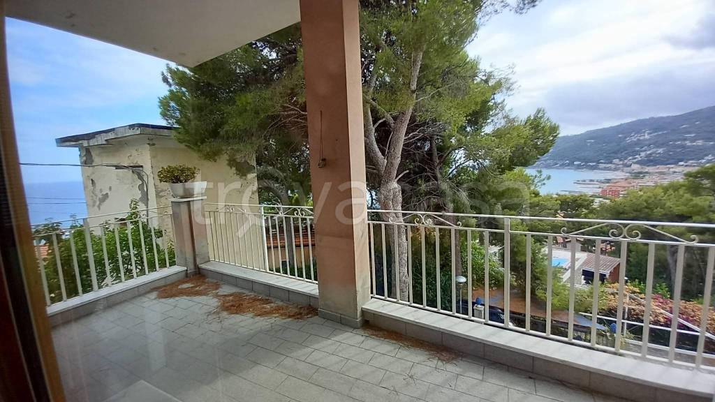 appartamento in vendita ad Andora