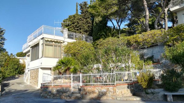 casa indipendente in vendita ad Andora