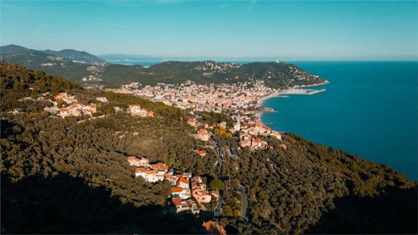 appartamento in vendita ad Andora in zona Rollo