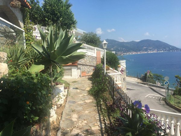 casa indipendente in vendita ad Andora
