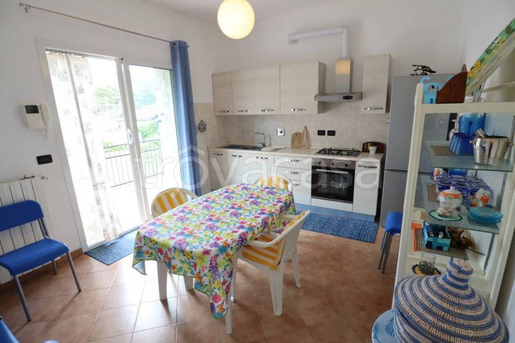 appartamento in vendita ad Andora in zona San Bartolomeo