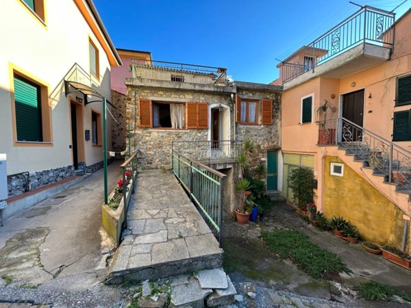 casa indipendente in vendita ad Andora