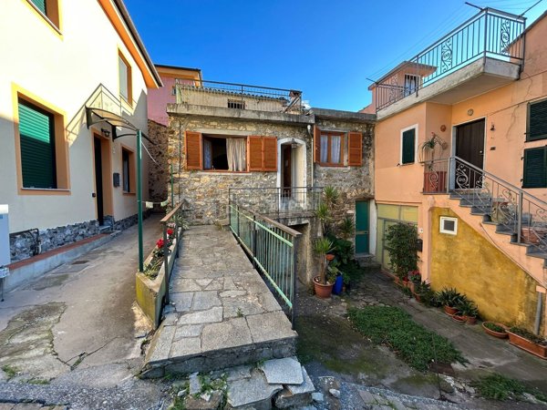 casa indipendente in vendita ad Andora