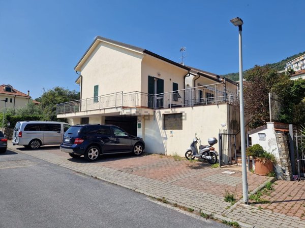 casa indipendente in vendita ad Andora