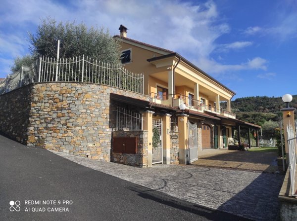 casa indipendente in vendita ad Andora