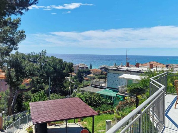 casa indipendente in vendita ad Andora