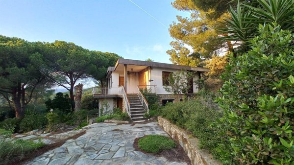 casa indipendente in vendita ad Andora