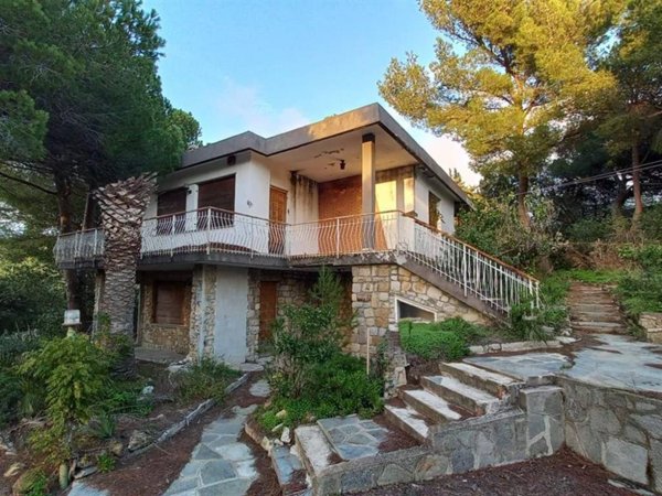 casa indipendente in vendita ad Andora