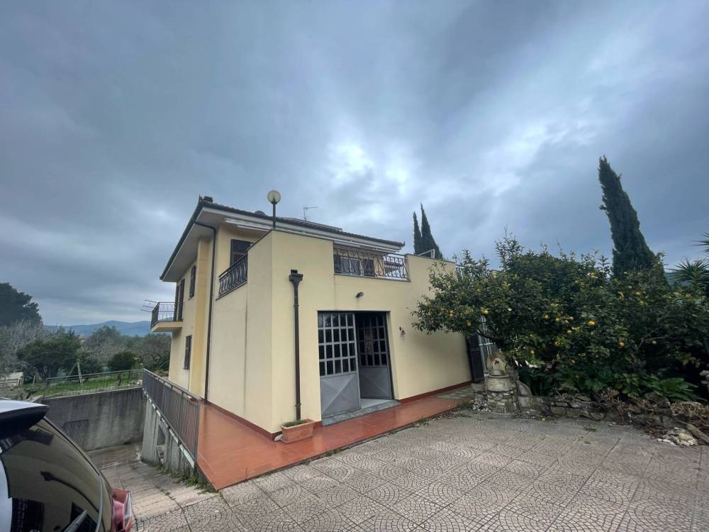 casa indipendente in vendita ad Andora