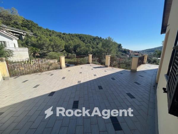 casa indipendente in vendita ad Andora