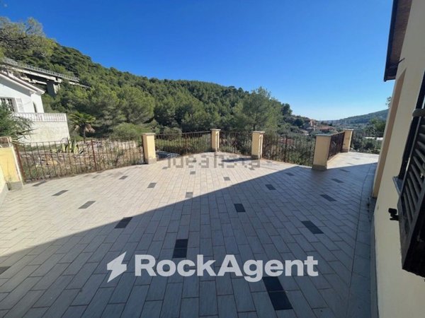 casa indipendente in vendita ad Andora