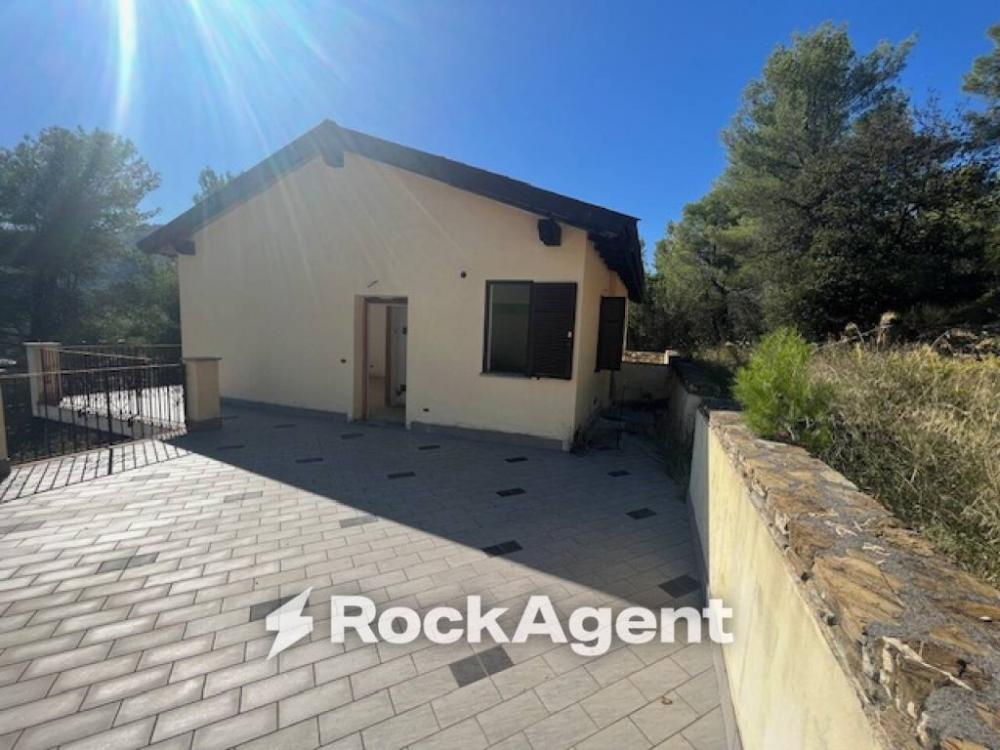 casa indipendente in vendita ad Andora in zona Molino