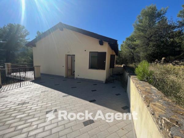 casa indipendente in vendita ad Andora