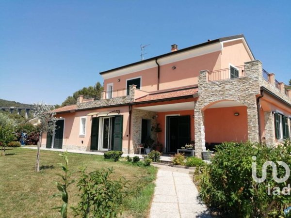 casa indipendente in vendita ad Andora