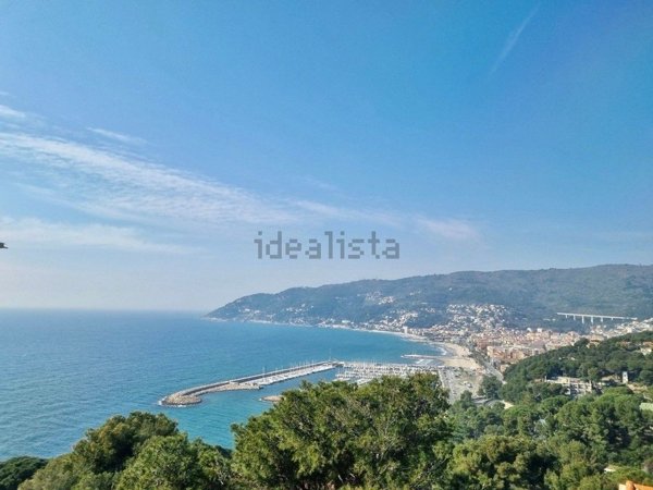 casa indipendente in vendita ad Andora