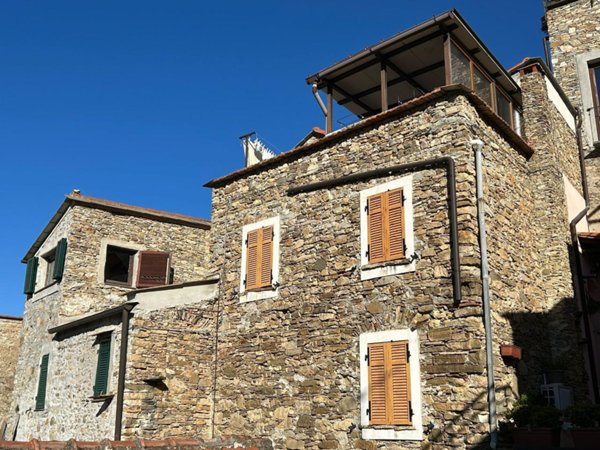 casa indipendente in vendita ad Andora