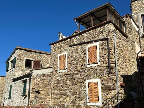 casa indipendente in vendita ad Andora