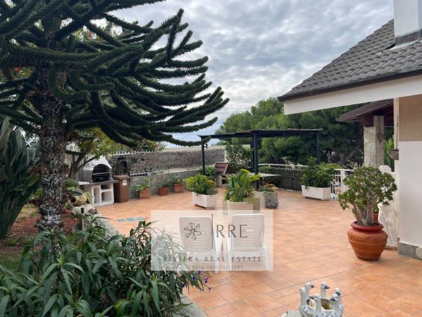 casa indipendente in vendita ad Andora