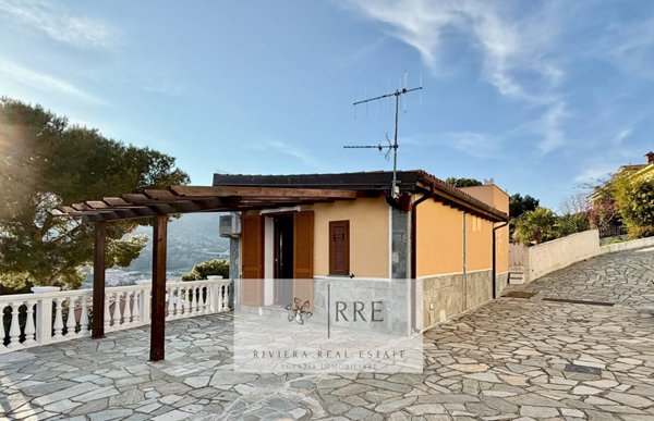 casa indipendente in vendita ad Andora