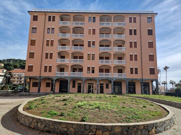 negozio in vendita ad Andora