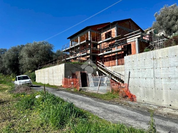 casa indipendente in vendita ad Andora