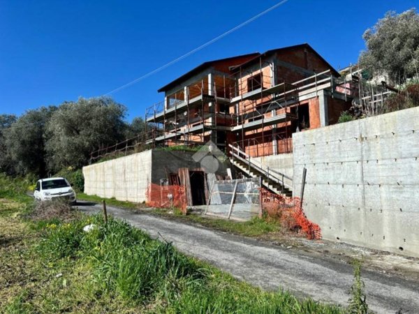 casa indipendente in vendita ad Andora