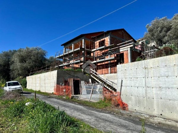casa indipendente in vendita ad Andora