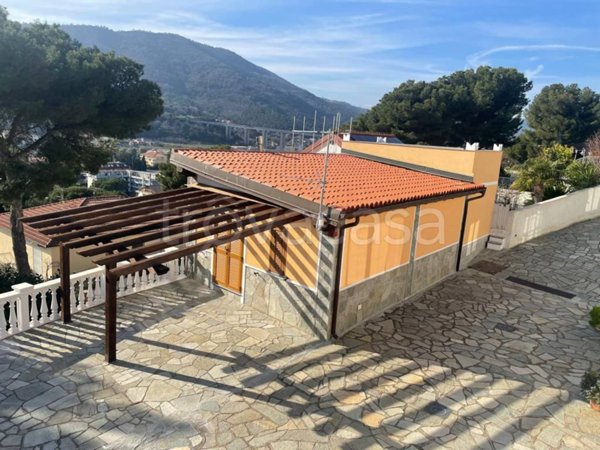 casa indipendente in vendita ad Andora