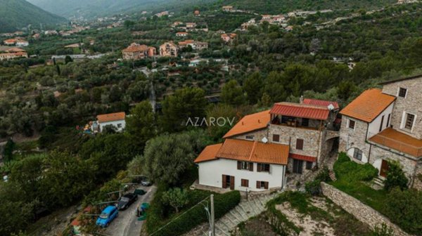 casa indipendente in vendita ad Andora