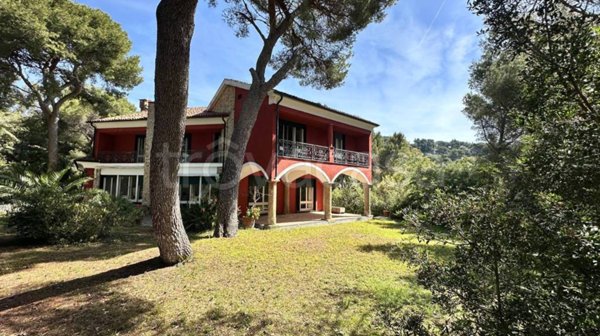 casa indipendente in vendita ad Andora