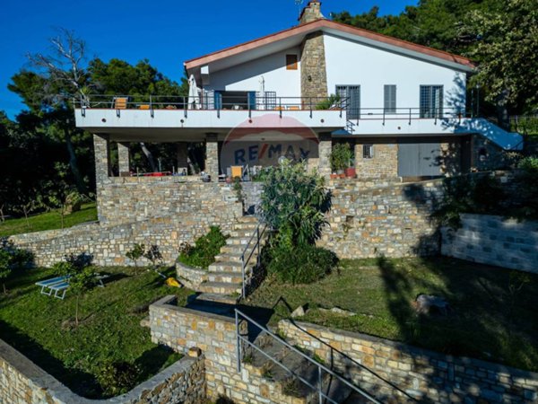 casa indipendente in vendita ad Andora