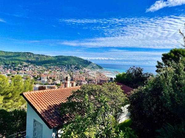 casa indipendente in vendita ad Andora