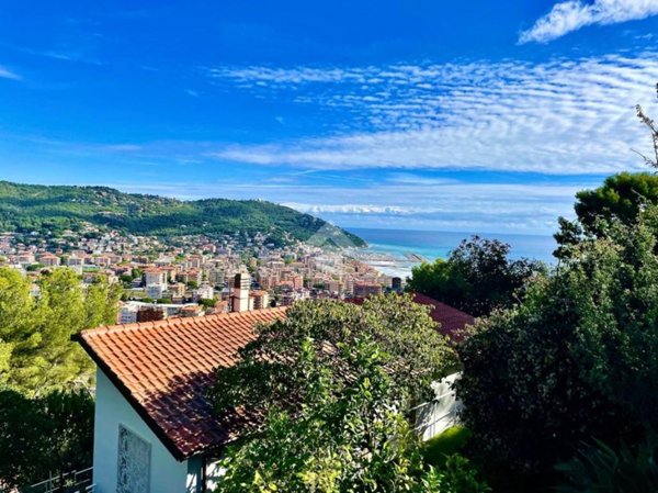 casa indipendente in vendita ad Andora