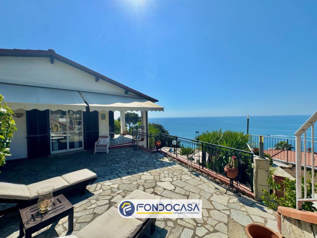 casa indipendente in vendita ad Andora