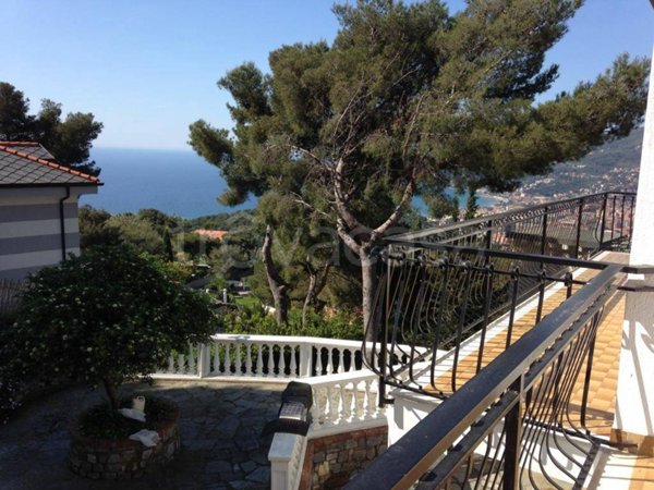casa indipendente in vendita ad Andora