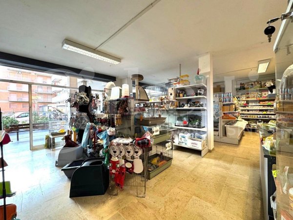 negozio in vendita ad Andora