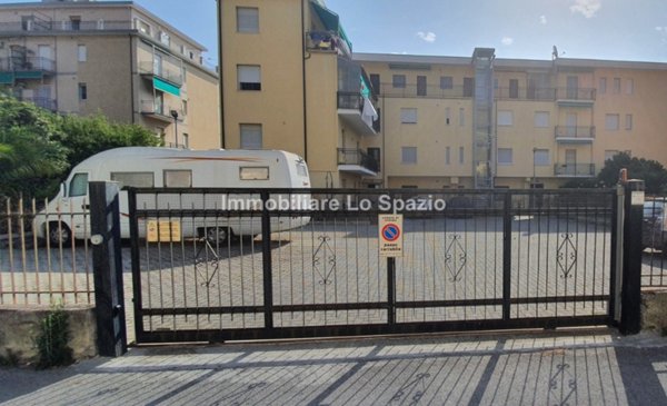 locale commerciale in vendita ad Andora
