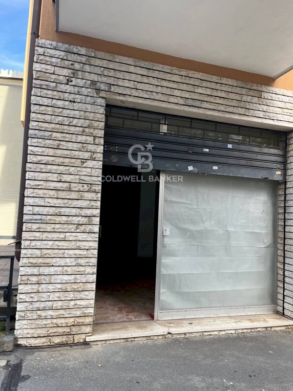 locale commerciale in vendita ad Andora
