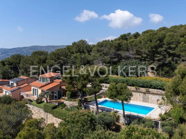 casa indipendente in vendita ad Andora