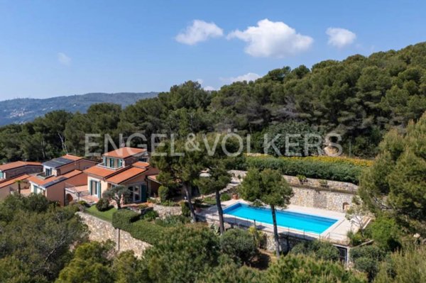 casa indipendente in vendita ad Andora