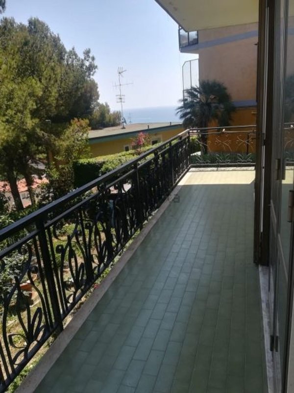 appartamento in vendita ad Andora in zona Rollo