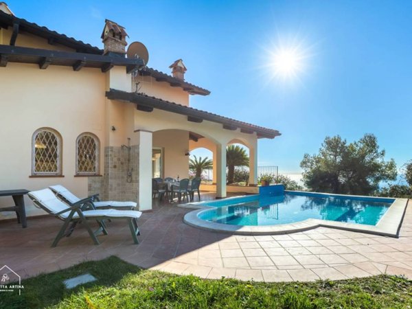 casa indipendente in vendita ad Andora