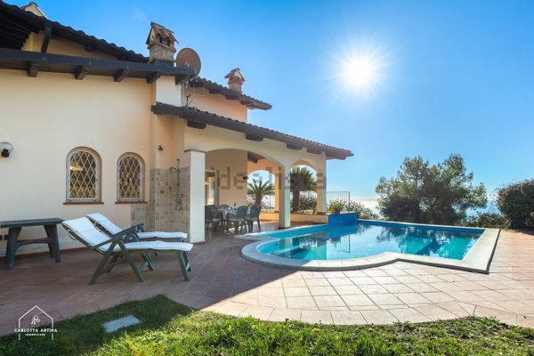 casa indipendente in vendita ad Andora