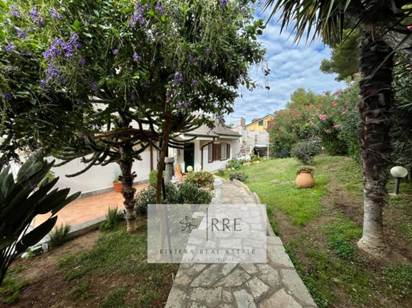 casa indipendente in vendita ad Andora