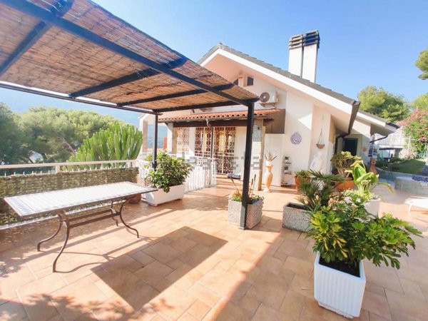 casa indipendente in vendita ad Andora